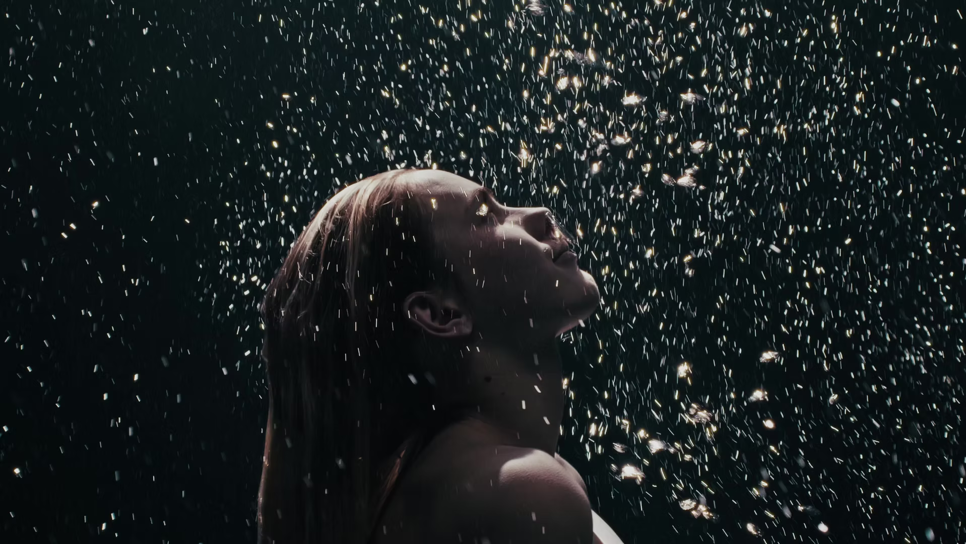 Încarcă clipul video: 